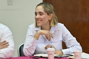 Se tuvo un encuentro institucional para sumar esfuerzos.  La presidenta honoraria del DIF Monclova, Mavi Sosa Rubio, participó en una reunión de trabajo