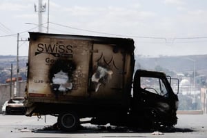 El Gabinete de Seguridad descartó incendios de vehículos en Apatzingán y confirmó incidentes en Coalcomán y Aguililla, donde mantiene operativo conjunto