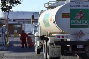 Petróleos Mexicanos informó que el abasto de combustibles se mantiene seguro y sus operaciones continúan de manera normal tras hechos violentos recientes.
