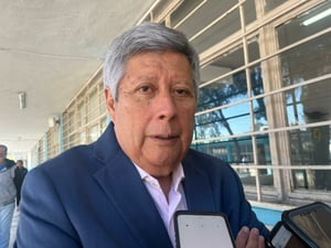 El objetivo inmediato es alcanzar la cobertura del 100% de personas sin vacuna o con esquemas incompletos, mediante la revisión de cartillas y la verificación