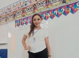 Con más de una década frente a grupo, la maestra comparte una historia marcada por retos, aprendizajes y una profunda conexión con sus alumnos. Su trayectoria