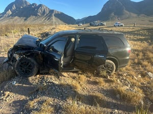 El impacto se registró en el kilómetro 117 provocó cierre parcial de la vía.  Dos hombres sin vida y una oficial estatal lesionada fue el saldo de un trágico