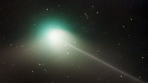 El telescopio espacial SPHEREx detecta metanol, cianuro y metano en el cometa interestelar 3I/ATLAS, aportando datos cruciales sobre la química de la vida