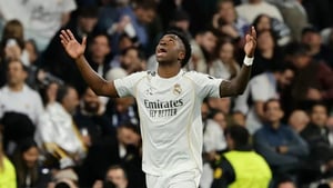    El Real Madrid sufrió, pero demostró su jerarquía en Europa para vencer 2-1 al Benfica. Un golazo de Tchouaméni y un tanto de Vinícius Jr sellaron el pase