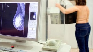 El estudio PATINA, publicado en NEJM, demostró que combinar el fármaco oral, palbociclib, con hormonoterapia y anticuerpos antiHER2 (receptor 2 del factor
