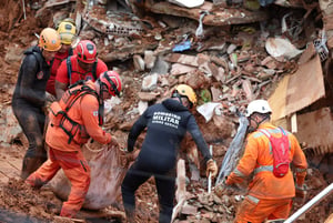 Las lluvias torrenciales en el sureste de Brasil dejan 53 muertos, 15 desaparecidos y miles de desplazados tras derrumbes, inundaciones y graves daños