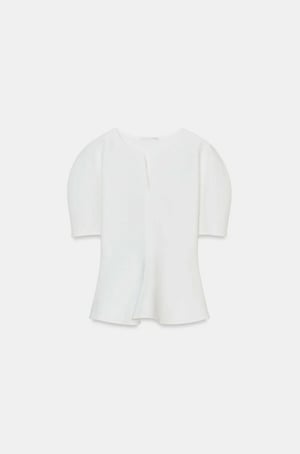 No es perfección, pero sí se trata de un look ideal que resolverá el estilo de la profesional mejor vestida.  La moda de oficina atraviesa una transformación