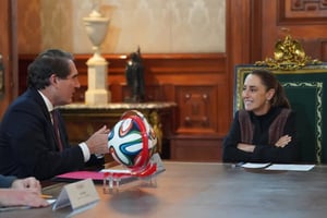 }  La presidenta Claudia Sheinbaum informó que Coca-Cola invertirá 6 mil millones de dólares en México, tras reunión con su director ejecutivo global.