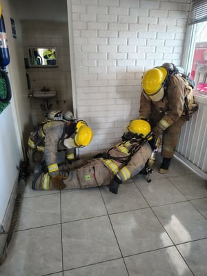 Elementos del Cuerpo de Bomberos de Torreón realizaron una academia de práctica enfocada en 'Planimetría, búsqueda y rescate', para reforzar
