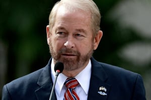 El embajador Ronald Johnson afirmó que Estados Unidos y México actuarán contra toda la red del narcotráfico tras reciente operativo contra “El Mencho”.