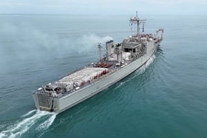 Dos buques mexicanos arribaron a La Habana con casi mil 200 toneladas de víveres para la población civil cubana, en medio de la crisis económica.  Los buques