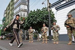 El gobierno interino de Perú declaró estado de emergencia en Lima y Callao por 30 días, ante el incremento de violencia, homicidios y criminalidad.