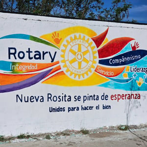 El club Rotary realizó un mural comunitario en San Juan de Sabinas para promover valores como servicio, liderazgo e integridad entre familias y jóvenes.
