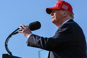 El presidente Donald Trump confirmó que la operación “Furia Épica” contra Irán avanza más rápido de lo previsto y reportó la destrucción de nueve buques