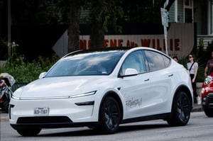  El análisis de accidentes se dificulta porque la empresa reserva detalles clave por confidencialidad comercial.  El anuncio de Tesla sobre la salida