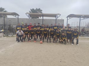El equipo Doctores Jr se convirtió en el nuevo líder de la categoría B en la Liga del IMSS de Piedras Negras, luego de imponerse con autoridad 4-0 ante