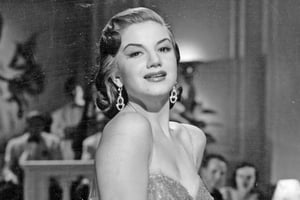 La actriz mexicana Ana Luisa Peluffo falleció a los 96 años en Jalisco, dejando una trayectoria de más de 200 películas y legado.  La actriz Ana Luisa Peluffo