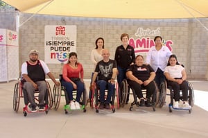 Se gestionaron estas sillas especializadas, además de cubrir los gastos de traslado y participación de las cinco personas beneficiadas  Torreón, Coahuila.