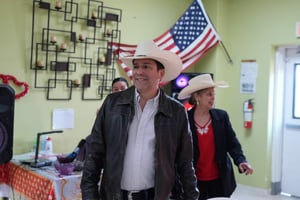 El cantante tejano Bobby Pulido ganó la primaria demócrata en Texas y competirá en noviembre por el distrito 15, actualmente en manos republicanas.  El ganador