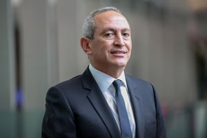 El empresario egipcio Nassef Sawiris asumirá la presidencia del consejo de Adidas en mayo, tras la salida de Thomas Rabe, en medio de la recuperación