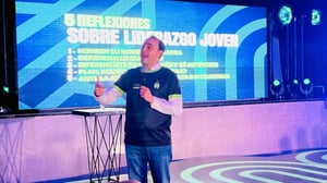 Gobernador dialoga con universitarios de región Centro-Desierto y comparte reflexiones sobre liderazgo, adversidad y sueños.  Con el objetivo de impulsar