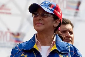 Cilia Flores solicitó al tribunal de Nueva York desestimar los cargos en su contra tras la revocación de una licencia que impedía financiar su defensa legal.