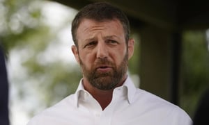 El presidente Donald Trump nominó al senador Markwayne Mullin para dirigir Seguridad Nacional de Estados Unidos, un político republicano cercano al movimiento
