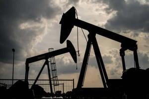 El Departamento del Tesoro de Estados Unidos autorizó una exención temporal de 30 días para permitir la venta de cargamentos de petróleo ruso varado