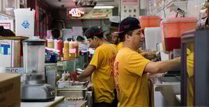 El mercado laboral de Estados Unidos registró una caída inesperada en febrero con 92 mil empleos perdidos y un aumento en la tasa de desempleo, según datos