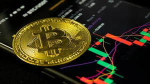Las primeras horas de la ofensiva militar contra Irán provocaron fuertes fluctuaciones en el mercado de criptomonedas, donde bitcoin y ether registraron caídas