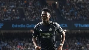 Real Madrid venció 2-1 al Celta con un gol de Fede Valverde en el minuto 94, manteniéndose vivo en la pelea por LaLiga.  Un gol del uruguayo