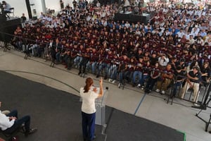 La presidenta Claudia Sheinbaum presentó el programa “Te extrañamos en el salón”, estrategia nacional para reincorporar estudiantes que abandonaron la escuela