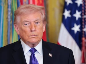 El presidente Donald Trump acusó a Irán, sin presentar evidencia, por el ataque a una escuela de niñas en el sur del país persa donde murieron casi