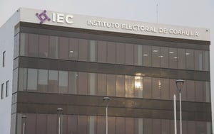 El Instituto Electoral de Coahuila ordenó a Morena retirar propaganda difundida en 11 distritos locales al detectar actos de precampaña indebidos en procesos