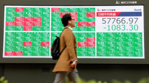Las bolsas de Japón y Corea del Sur registraron fuertes caídas este lunes tras el aumento del precio del petróleo, que superó los 100 dólares.  El inicio