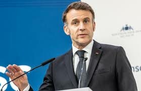 El presidente de Francia, Emmanuel Macron, solicitó a Irán cesar ataques regionales y garantizar la libertad de navegación en el estrecho de Ormuz, en diálogo
