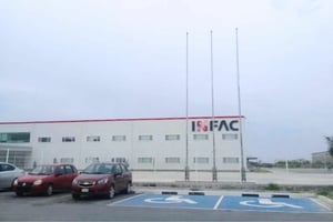 Se estima que están perdiendo 70 mil dólares de producción al día, además de las molestias en la base trabajadora.  Trabajadores de la empresa INFAC
