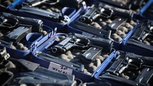 Un mexicano fue condenado a 84 meses de prisión en Texas por conspirar para traficar armas de fuego a México, como parte de operación federal.  Mexicano recibe