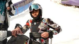 El mexicano Arly Velásquez finalizó en el lugar 15 del Super-G en los Juegos Paralímpicos de Invierno Milán-Cortina, con tiempo de 1:21.53.  Arly Velásquez
