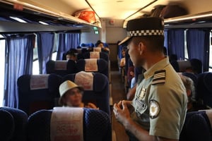 En Monclova se han realizado diversos operativos en las centrales de autobuses para detectar drogas y buscar personas que delinquen.   En un intento