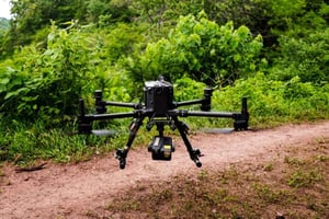 Sujetos armados atacaron con drones a policías de Colotlán, Jalisco, dejando a una agente herida; autoridades desplegaron apoyo inmediato para su atención