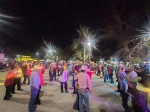 El Gobierno Municipal de Múzquiz invita a la ciudadanía a disfrutar “Unidos con Ritmo”, un programa semanal con música y baile que busca fortalecer