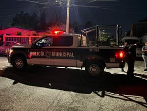 Piden apoyo a policías mientras trasladaban al lesionado al hospital.  Una intervención de corporaciones de seguridad se registró la noche del martes luego