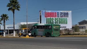 La Fiscalía General del Estado (FGE) informó que una obstrucción en la carretera federal 57 y una maniobra inusual del operador del autobús para evitar