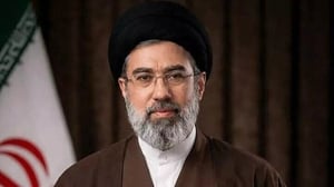    En su primer mensaje como nuevo líder supremo de la República Islámica, Mojtaba Jamenei mostró este jueves un tono desafiante, llamó a mantener cerrado