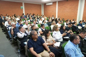 La jornada abordó procedimientos para manejar a personas agitadas o agresivas sin poner en riesgo al paciente ni al rescatista.  Personal del Cuerpo