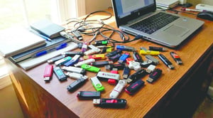 El uso de las memorias USB, conocidas como pendrives, enfrenta un marcado declive ante el avance del almacenamiento en la nube y de dispositivos