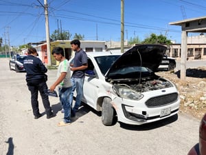 Elementos de Control de Accidentes se encargaron del peritaje.  Un choque registrado en un transitado cruce de la colonia Otilio Montaño de Monclova movilizó