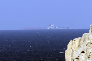 Irán confirmó ante la ONU que no cerrará el estrecho de Ormuz, defendiendo su derecho a garantizar la seguridad mientras acusa a EE. UU. de generar tensión.