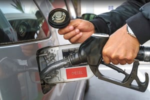 El precio del diésel supera los 30 pesos por litro en algunas estaciones de México, mientras el promedio nacional se ubica en 27.87 pesos.  El diésel registró